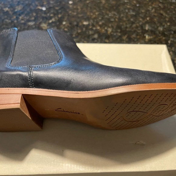 Clark’s black ankle boot - Picture 3 of 4